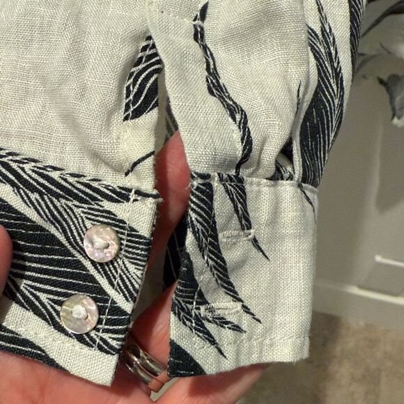 Tahari Tropical Leaf Pattern 100% Linen button down Shirt size Large - Picture 3 of 9